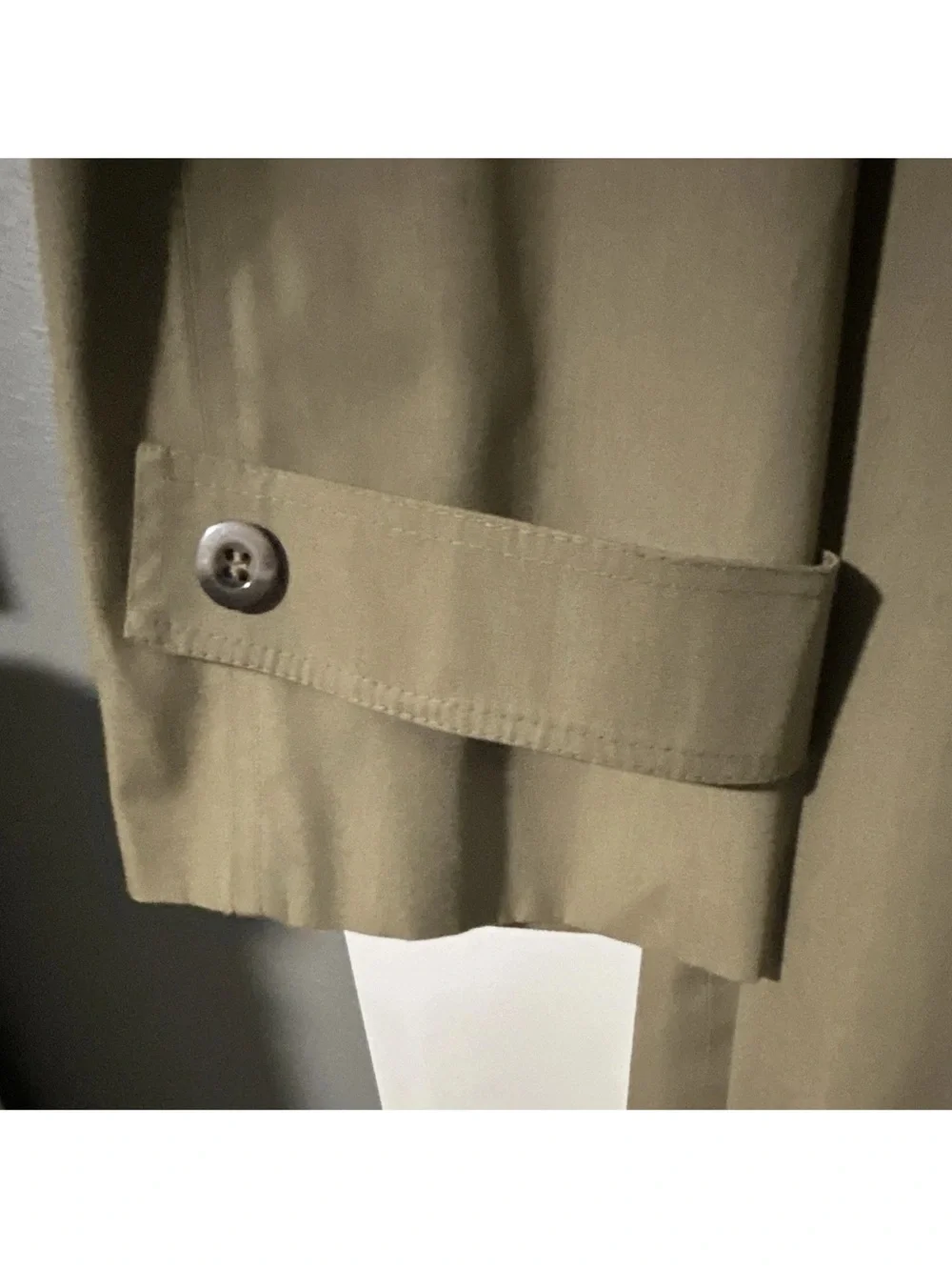 All Weather Men’s Brown Mid-Length Trench Coat lined pockets: Size 40R